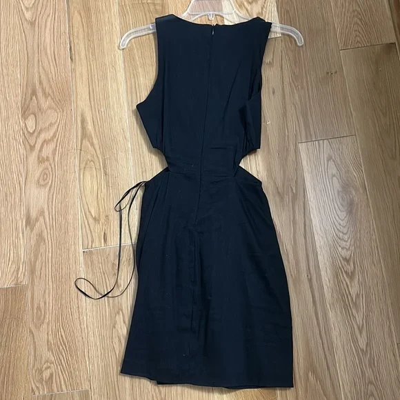 Open cut dress - Picture 4 of 4